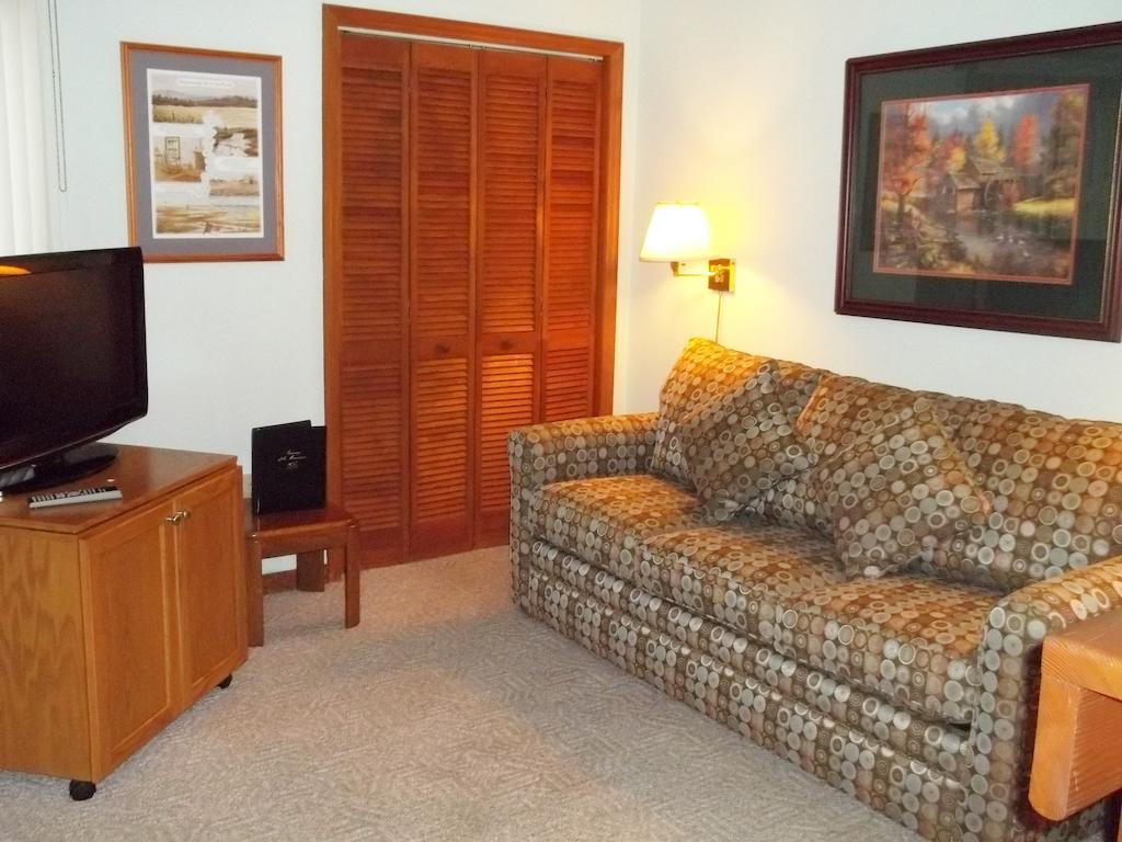 Fairways Of The Mountain Hotel Lake Lure Exterior photo
